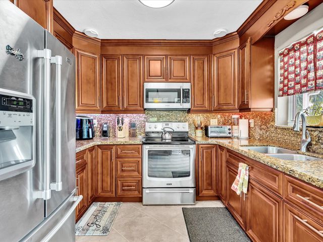 5180 SW 13th Street, Plantation, FL 33317