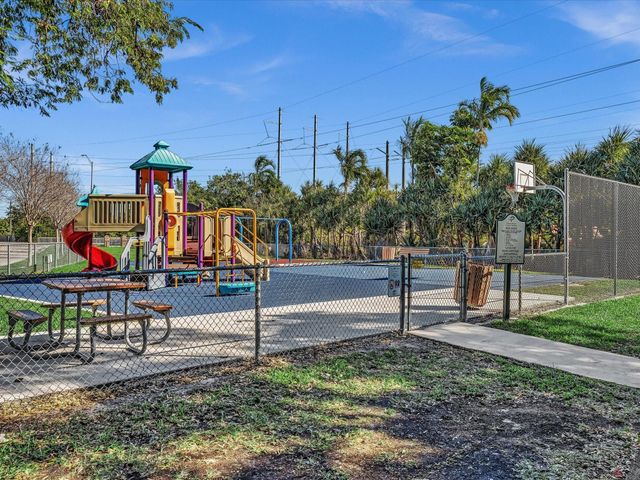 5180 SW 13th Street, Plantation, FL 33317