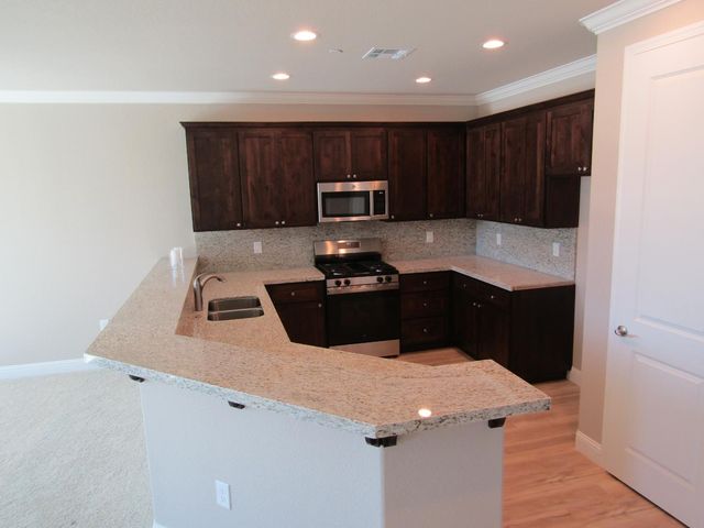 516 Bellflower Cir, Ione, CA 95640