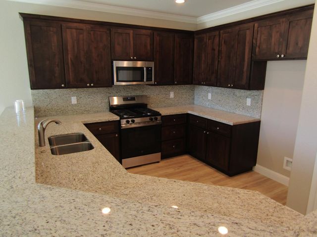 516 Bellflower Cir, Ione, CA 95640