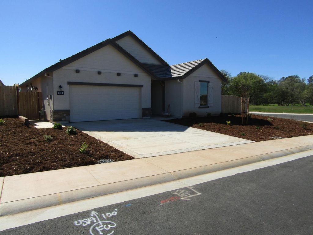 516 Bellflower Cir, Ione, CA 95640