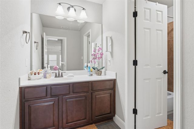 250 Tarbox Brown DR, Buda, TX 78610