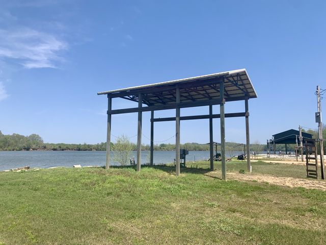 1189 River Front Dr, Clifton, TN 38425