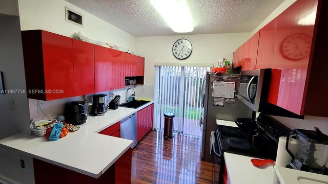 8017 Lake Dr 103, Doral, FL 33166