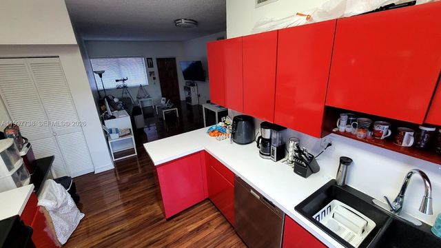 8017 Lake Dr 103, Doral, FL 33166