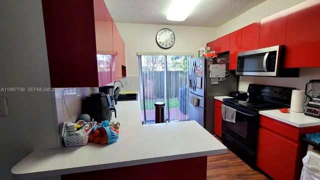 8017 Lake Dr 103, Doral, FL 33166