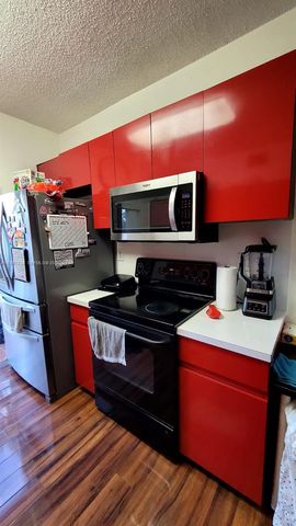 8017 Lake Dr 103, Doral, FL 33166