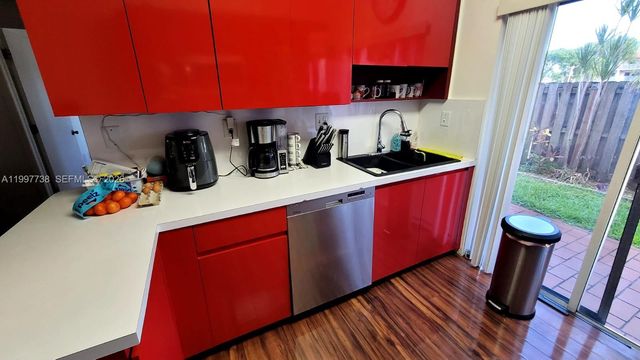 8017 Lake Dr 103, Doral, FL 33166