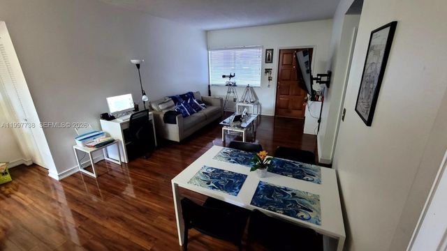 8017 Lake Dr 103, Doral, FL 33166