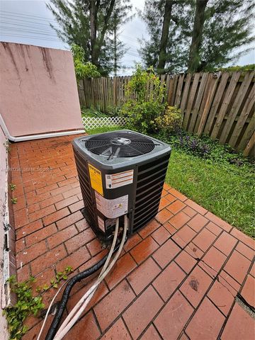 8017 Lake Dr 103, Doral, FL 33166