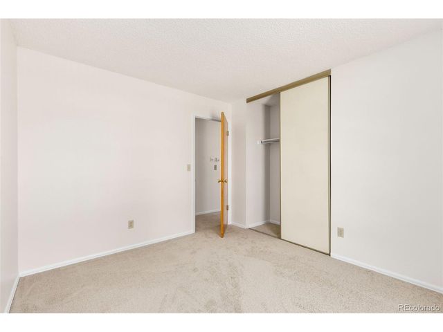 946 W Willow St, Louisville, CO 80027