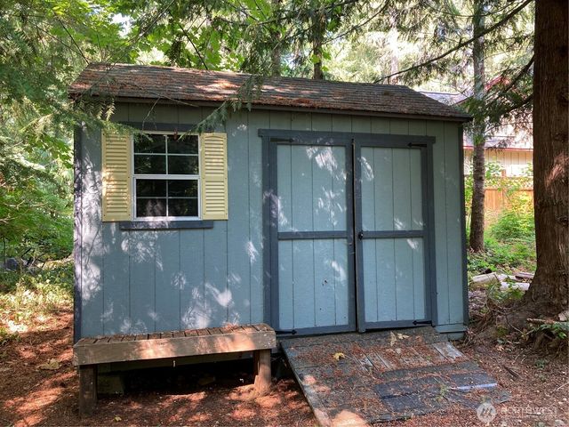 520 N Duckabush Drive W, Hoodsport, WA 98548