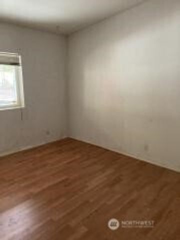 520 N Duckabush Drive W, Hoodsport, WA 98548