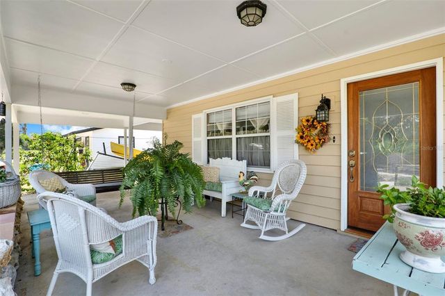 304 N IONA AVENUE, Fruitland Park, FL 34731