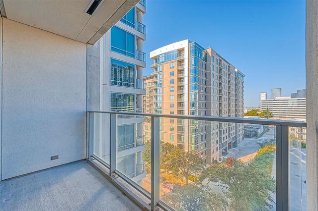 2047 Westcreek Lane 801, Houston, TX 77027