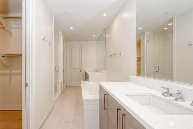 2047 Westcreek Lane 801, Houston, TX 77027