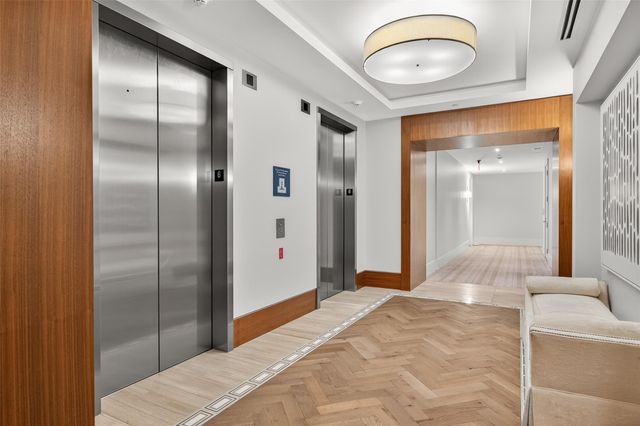 2047 Westcreek Lane 801, Houston, TX 77027