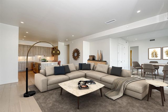 2047 Westcreek Lane 801, Houston, TX 77027