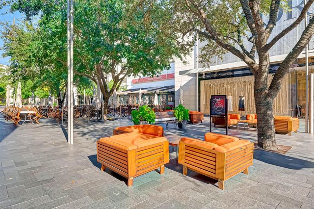 2047 Westcreek Lane 801, Houston, TX 77027