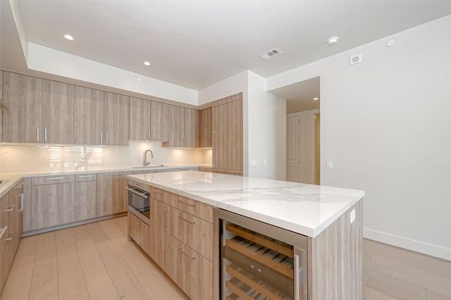 2047 Westcreek Lane 801, Houston, TX 77027