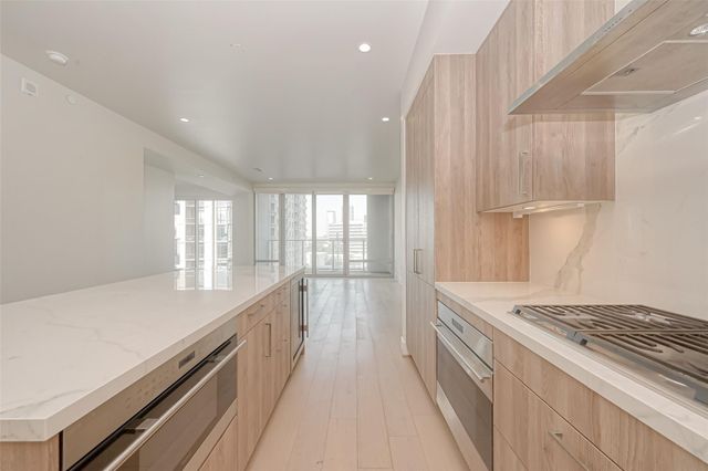 2047 Westcreek Lane 801, Houston, TX 77027