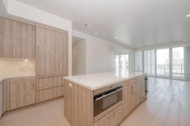 2047 Westcreek Lane 801, Houston, TX 77027