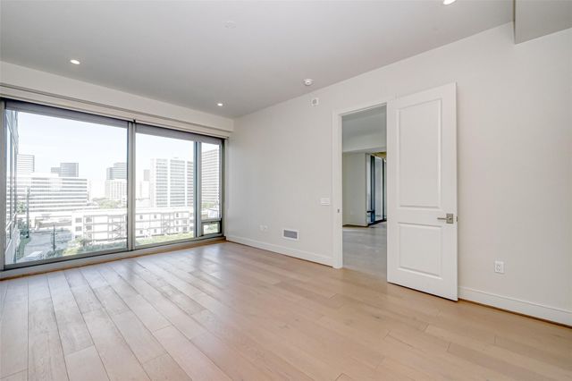 2047 Westcreek Lane 801, Houston, TX 77027