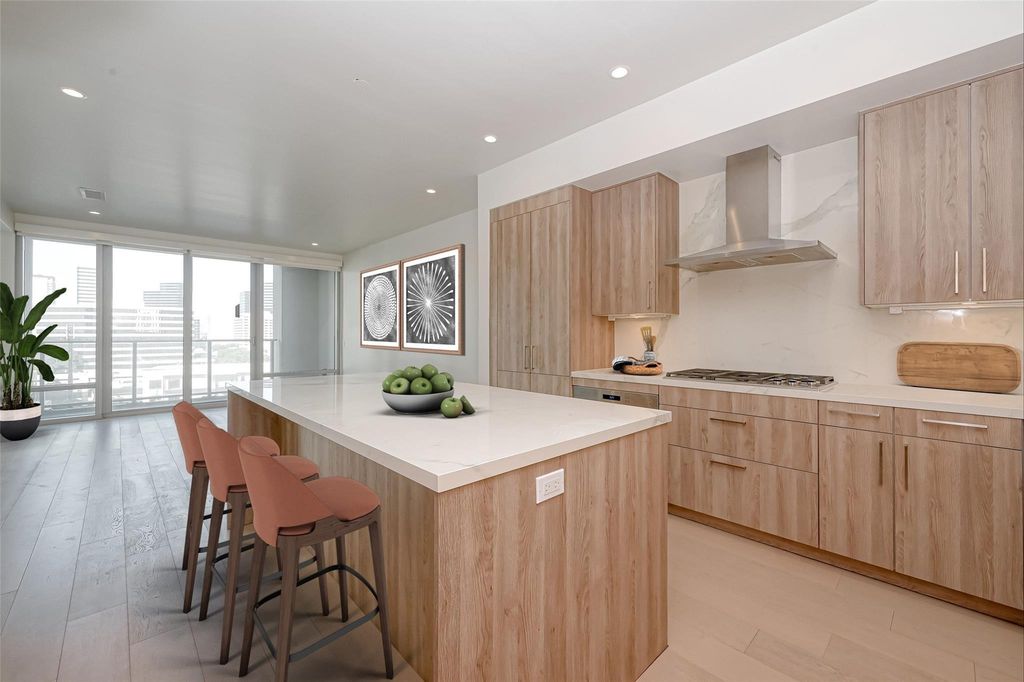 2047 Westcreek Lane 801, Houston, TX 77027