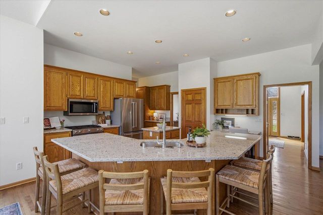 11020 Brighton PLACE, Mequon, WI 53097