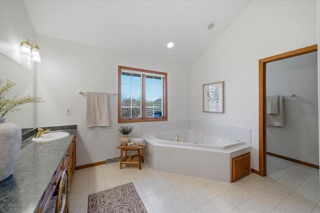 11020 Brighton PLACE, Mequon, WI 53097