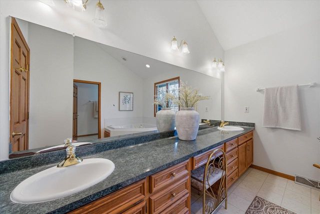 11020 Brighton PLACE, Mequon, WI 53097