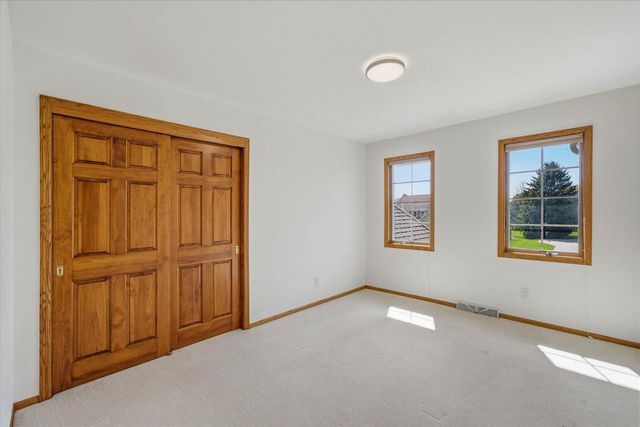 11020 Brighton PLACE, Mequon, WI 53097