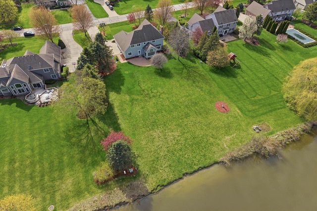11020 Brighton PLACE, Mequon, WI 53097