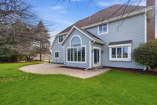 11020 Brighton PLACE, Mequon, WI 53097