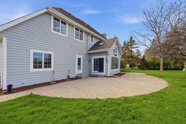 11020 Brighton PLACE, Mequon, WI 53097