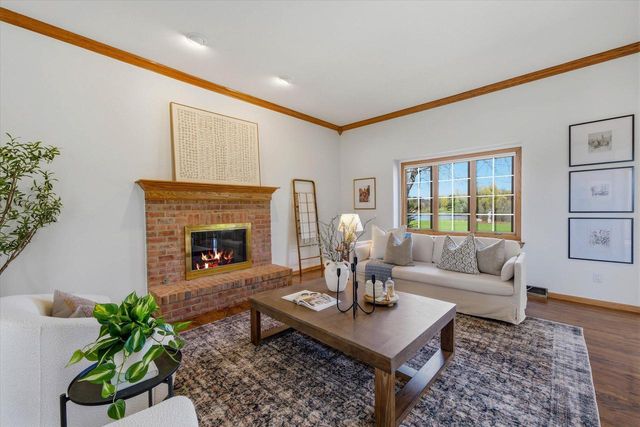 11020 Brighton PLACE, Mequon, WI 53097
