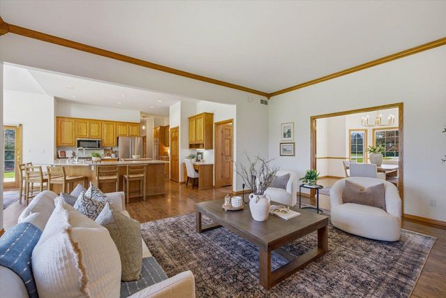 11020 Brighton PLACE, Mequon, WI 53097