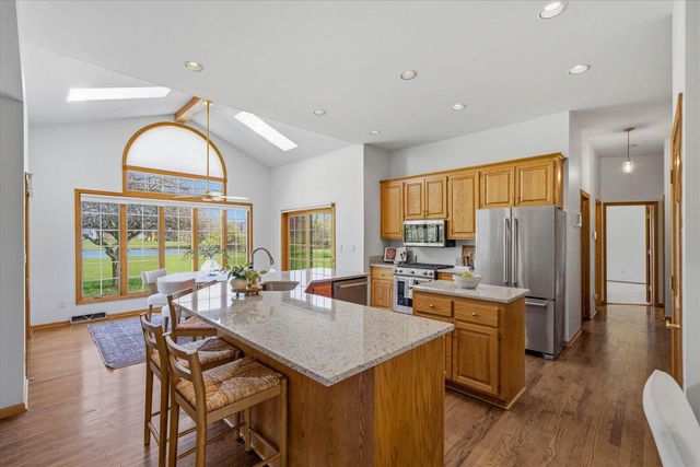 11020 Brighton PLACE, Mequon, WI 53097