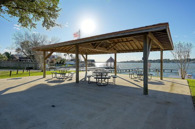 13314 Hilltop Circle, Willis, TX 77318