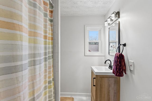 6867 Hurd Avenue, Columbia Twp, OH 45227