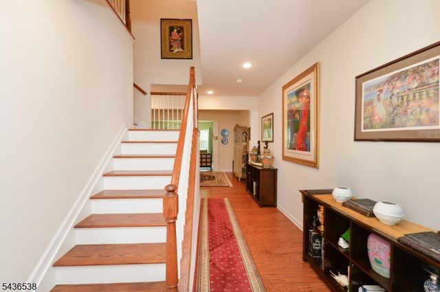 27 Winfield Dr, Woodcliff Lake Boro, NJ 07677