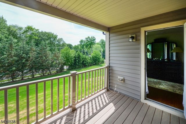 27 Winfield Dr, Woodcliff Lake Boro, NJ 07677