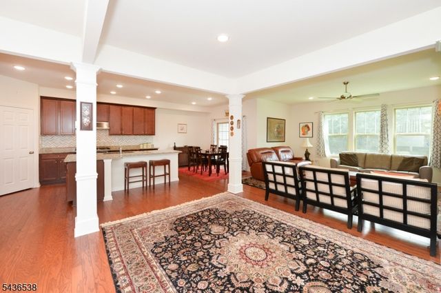 27 Winfield Dr, Woodcliff Lake Boro, NJ 07677