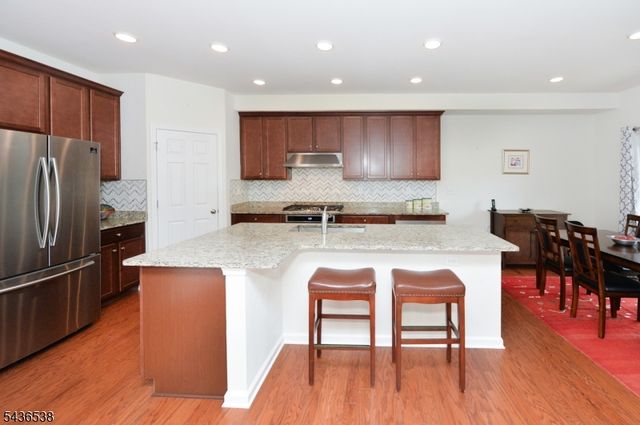 27 Winfield Dr, Woodcliff Lake Boro, NJ 07677