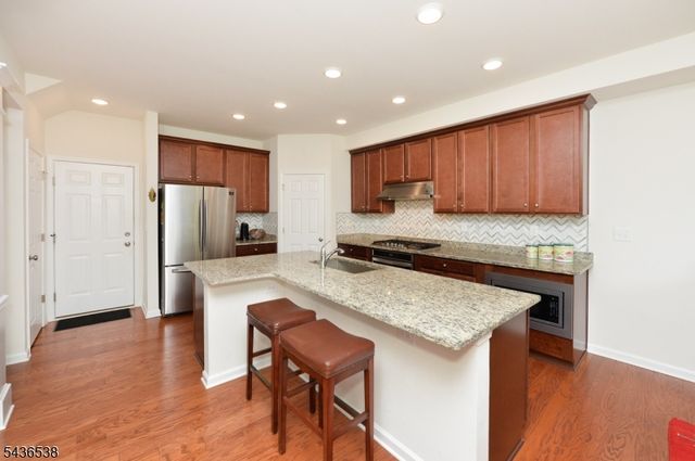 27 Winfield Dr, Woodcliff Lake Boro, NJ 07677