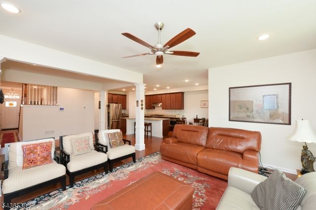 27 Winfield Dr, Woodcliff Lake Boro, NJ 07677