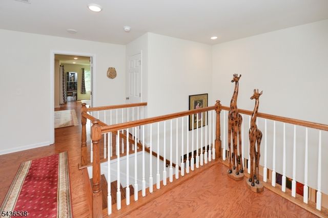 27 Winfield Dr, Woodcliff Lake Boro, NJ 07677