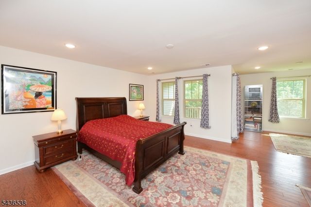27 Winfield Dr, Woodcliff Lake Boro, NJ 07677