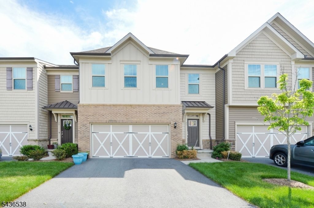 27 Winfield Dr, Woodcliff Lake Boro, NJ 07677