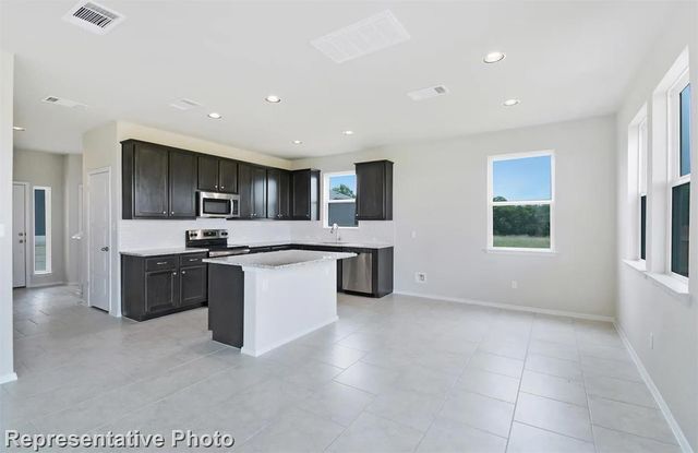 200 Insider LOOP, Elgin, TX 78621